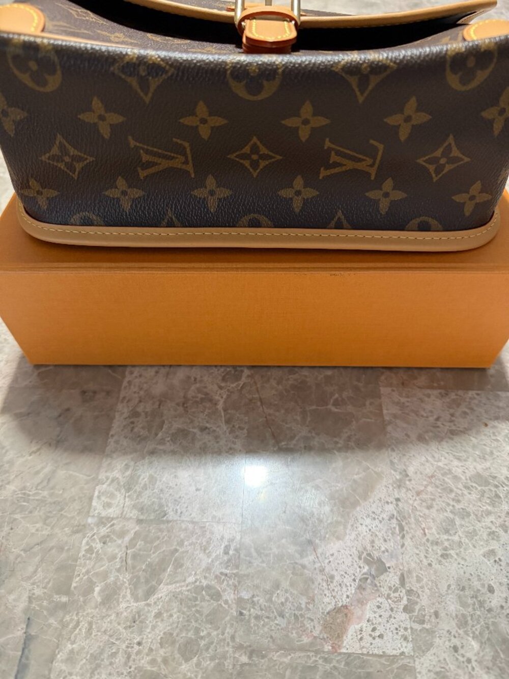 STUNNING Shoulder Bag with Real Leather! Brand New! Tiny Interior Defect! AS-IS! - Picture 2 of 8